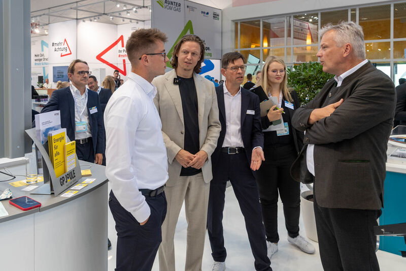 Bayerns Wirtschaftsstaatssekretär Roland Weigert besucht die IAA MOBILITY 2023