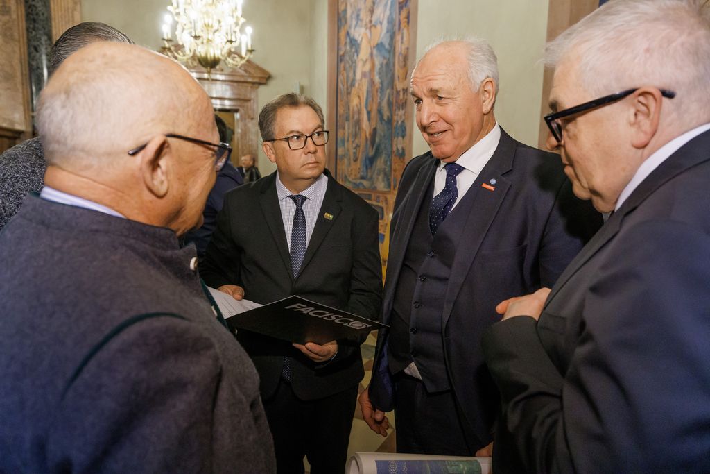 Bayerns Wirtschaftsstaatssekretär Tobias Gotthardt lädt im Namen der Bayerischen Staatsregierung zu einem Empfang anlässlich der 76. Internationalen Handwerksmesse in die Residenz München ein.