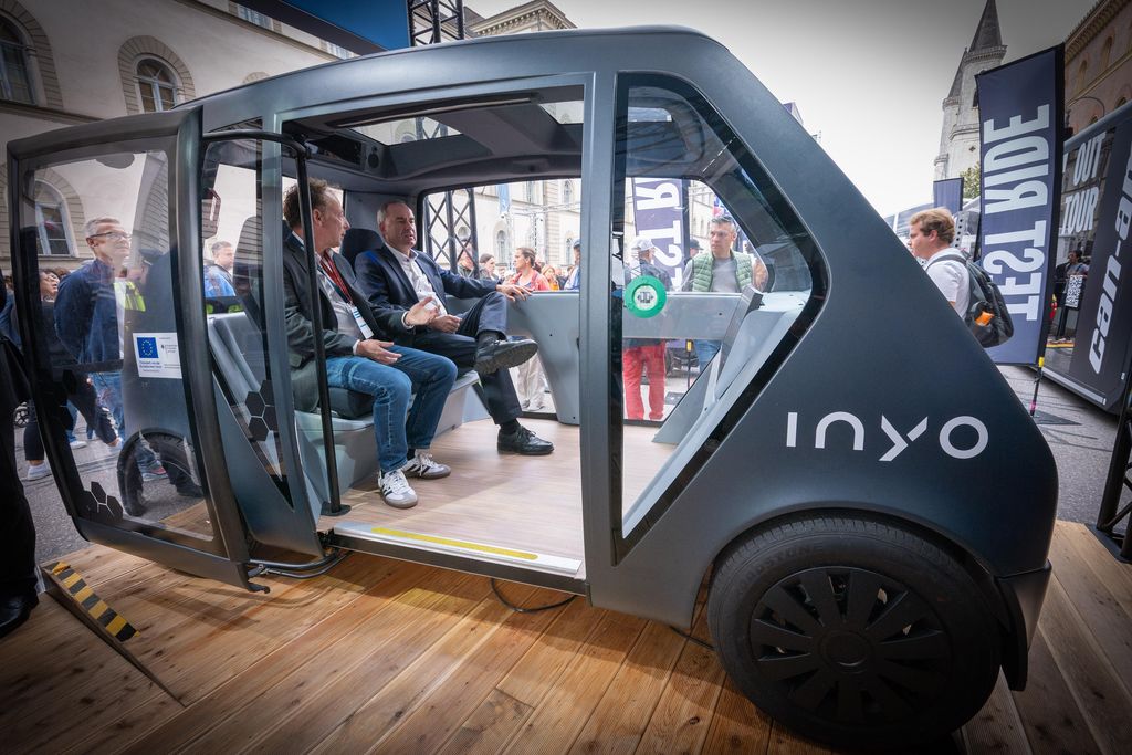 Bayerns Wirtschaftsminister Hubert Aiwanger besucht den IAA Open Space in München.