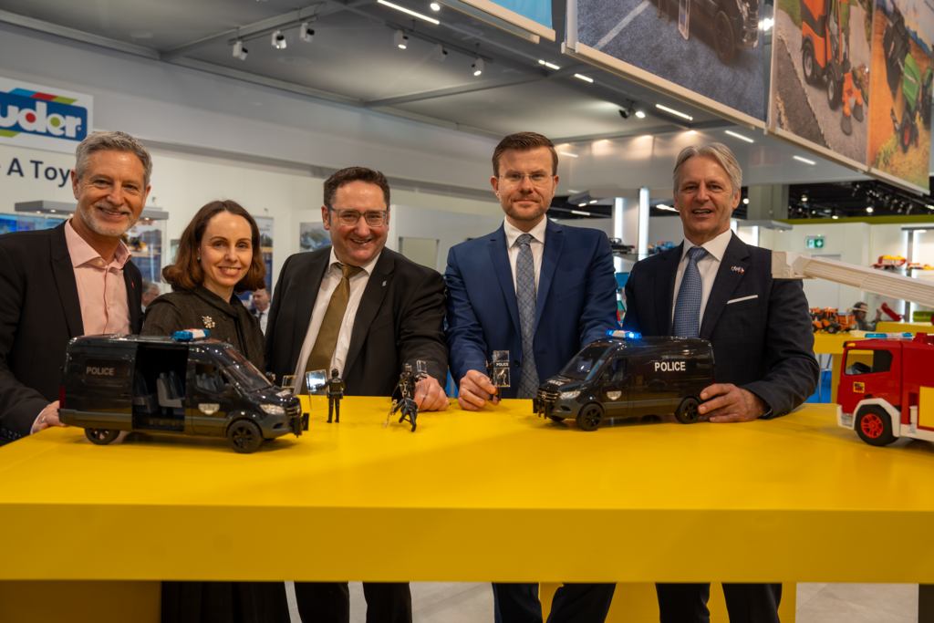 Impression vom Messerundgang Spielwarenmesse mit Staatssekretär Tobias Gotthardt