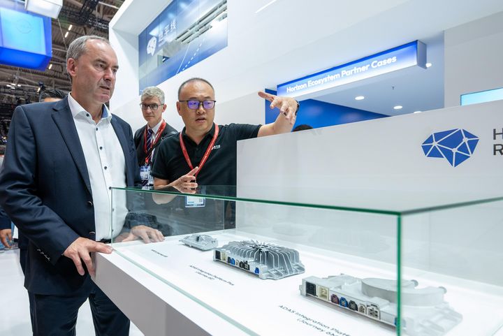 Impressionen des IAA Rundgangs mit Bayerns Wirtschaftsminister Hubert Aiwanger.