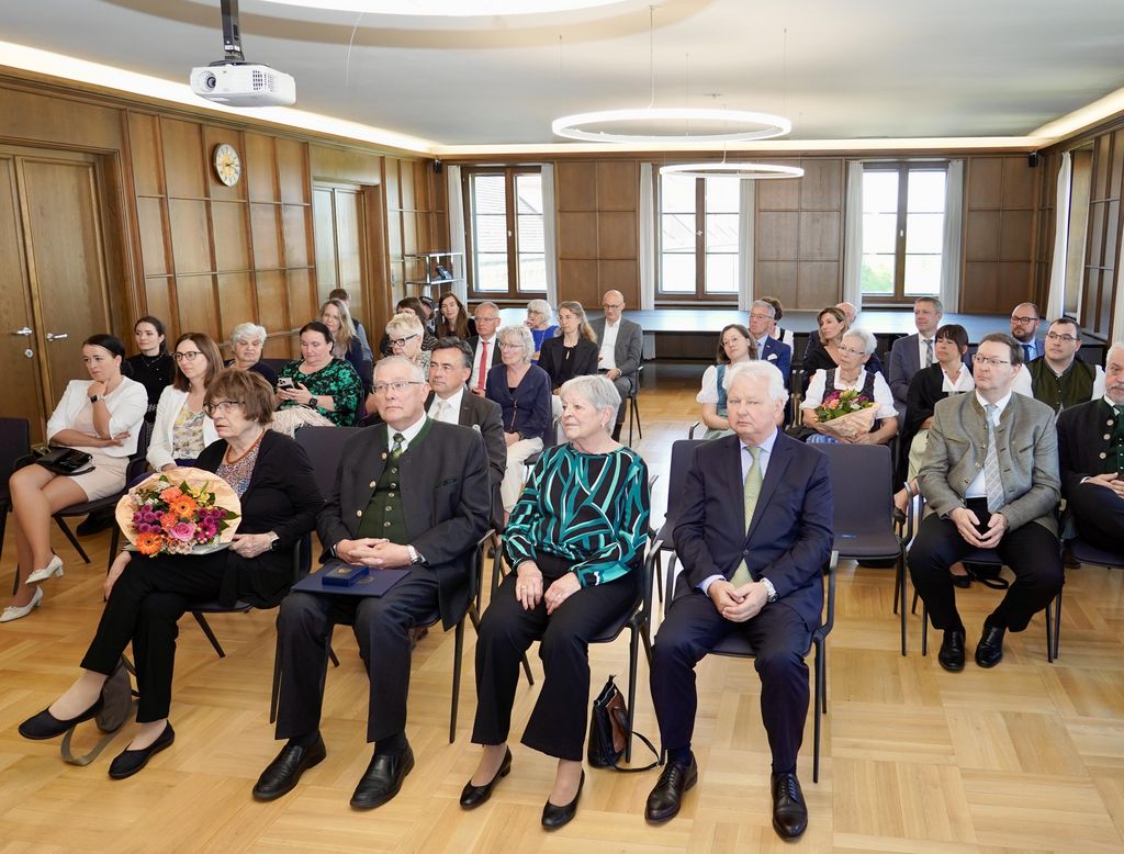 Impressionen der Aushändigung der Staatsmedaille für besondere Verdienste. 