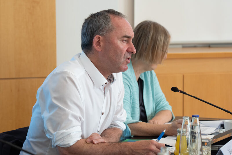 Bayerns Wirtschaftsminister Hubert Aiwanger beim Treffen der "Finanzplatz München Initiative" (Foto: StMWi)