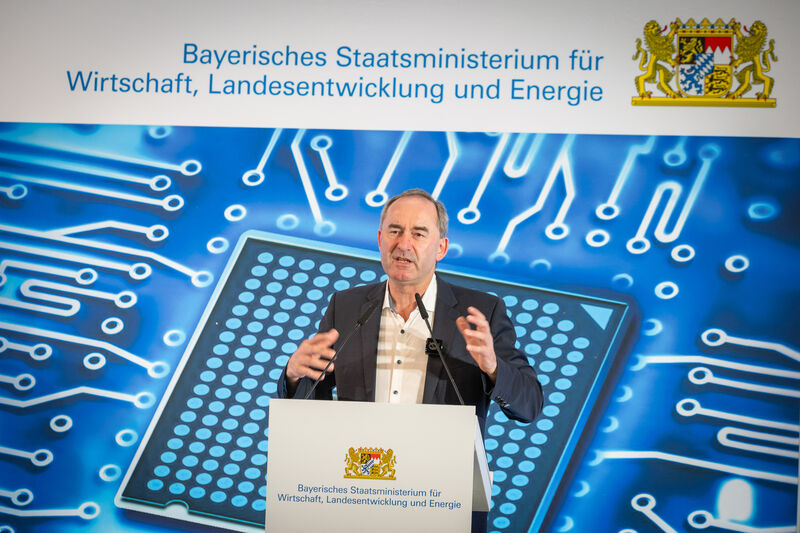 Bayerns Wirtschaftsminister Hubert Aiwanger auf dem 5. Bayerischen Halbleiterkongress (Foto: StMWi/A. Heddergott)
