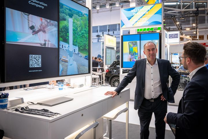 Impressionen des IAA Rundgangs mit Bayerns Wirtschaftsminister Hubert Aiwanger.