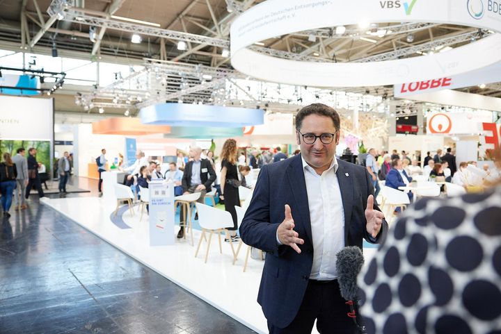 Bayerns Wirtschaftsstaatssekretär Tobias Gotthardt besucht die IFAT Munich 2024.  