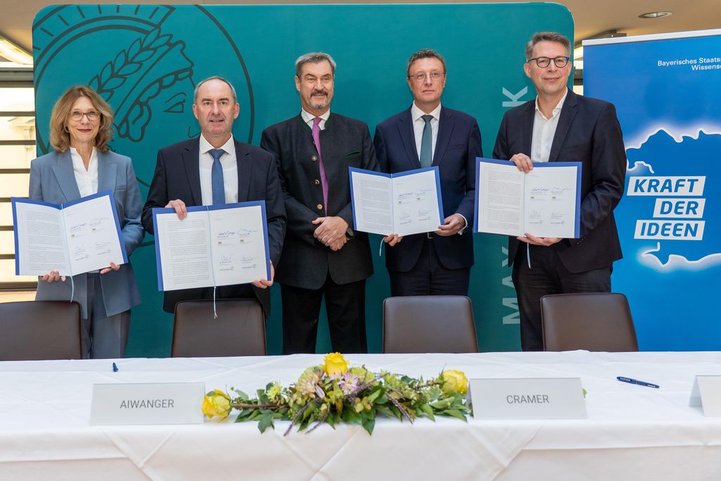 Unterzeichnung der Absichtserklärung zum neuen Institutsstandort in Würzburg