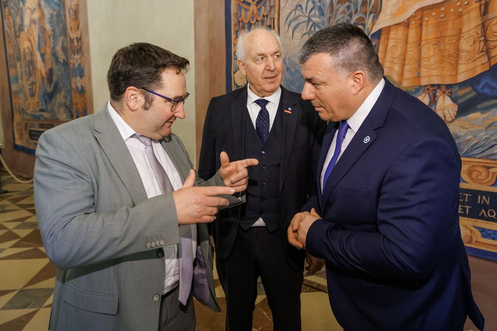 Bayerns Wirtschaftsstaatssekretär Tobias Gotthardt lädt im Namen der Bayerischen Staatsregierung zu einem Empfang anlässlich der 76. Internationalen Handwerksmesse in die Residenz München ein.