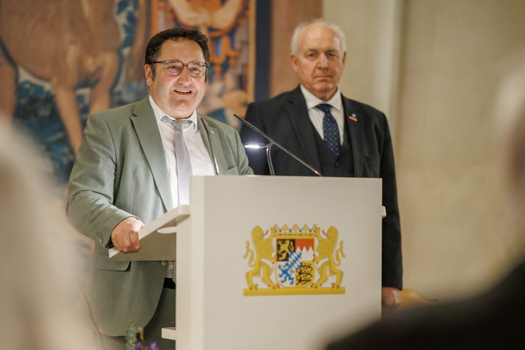 Bayerns Wirtschaftsstaatssekretär Tobias Gotthardt lädt im Namen der Bayerischen Staatsregierung zu einem Empfang anlässlich der 76. Internationalen Handwerksmesse in die Residenz München ein.