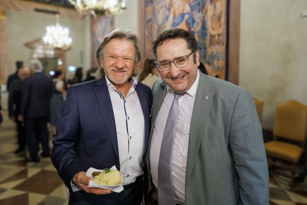 Bayerns Wirtschaftsstaatssekretär Tobias Gotthardt lädt im Namen der Bayerischen Staatsregierung zu einem Empfang anlässlich der 76. Internationalen Handwerksmesse in die Residenz München ein.