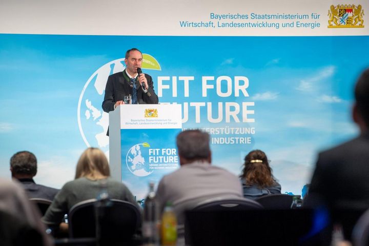 Wirtschaftsminister Hubert Aiwanger bei der Fit for Future Veranstaltung in Straubing. Foto: A. Heddergott