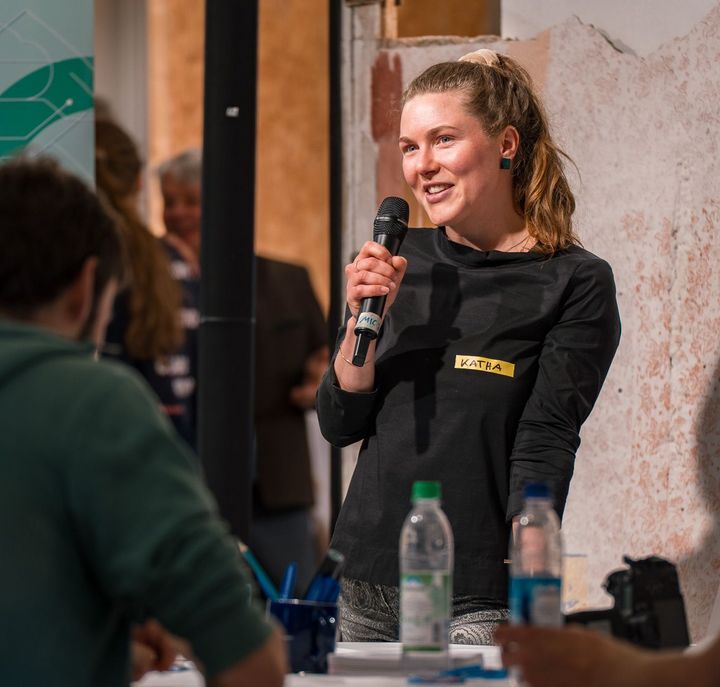 Impressionen der Veranstaltung „ServusZUKUNFT #Werkstatt KI“.