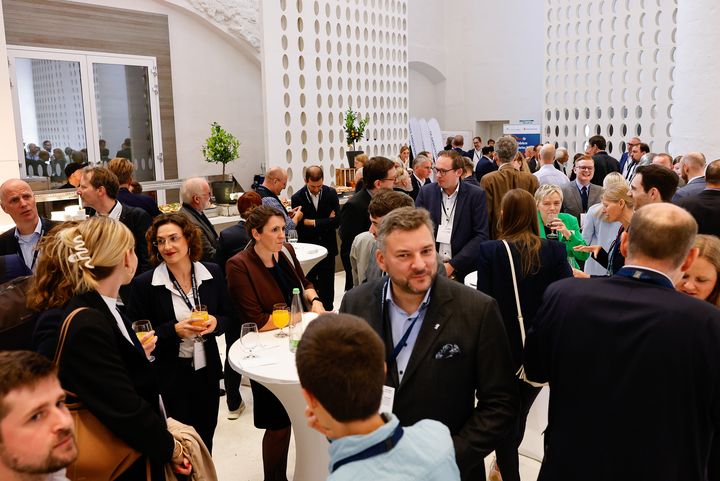 Impressionen vom Kongress „Transformation der Automobilindustrie in den Regionen vorantreiben“.