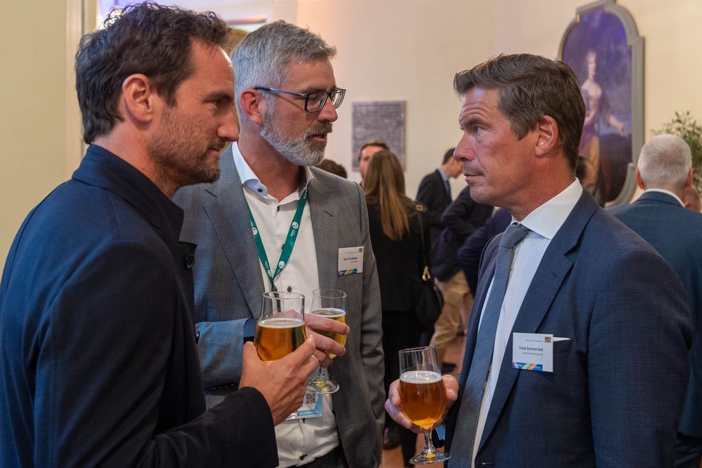 Der Bayerische Wirtschaftsminister Hubert Aiwanger und der Bayerische Verkehrsminister Christian Bernreiter laden zum Staatsempfang anlässlich der IAA MOBILITY 2023 ein.