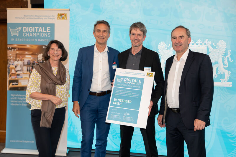 Die Bensegger GmbH aus Rosenheim hat einen Virtual-Reality-Showroom zur interaktiven Produktpräsentation und digitalen Kundenberatung im B2B-Betrieb aufgebaut. Foto: StMWi/Bastian Brummer