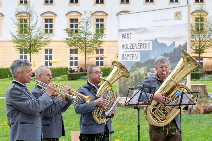 Impressionen der feierlichen Unterzeichnung des Pakts "Holzenergie Bayern". 