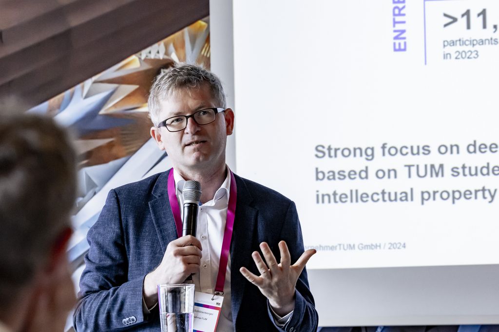 Das Bayerische Wirtschaftsministerium feiert das 10-jährige Jubiläum seiner Gründerinitiative Gründerland Bayern.