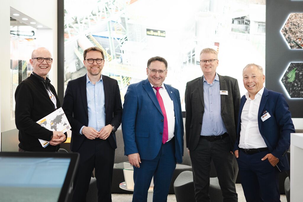 AG1_5832-2 Bayerns Wirtschaftsstaatssekretär Tobias Gotthardt besucht die IFAT Munich 2026.