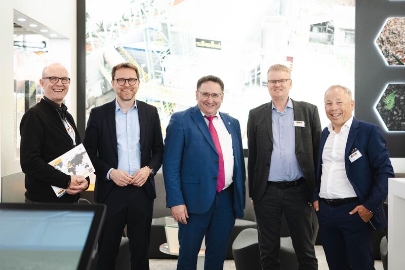 AG1_5832-2 Bayerns Wirtschaftsstaatssekretär Tobias Gotthardt besucht die IFAT Munich 2026.