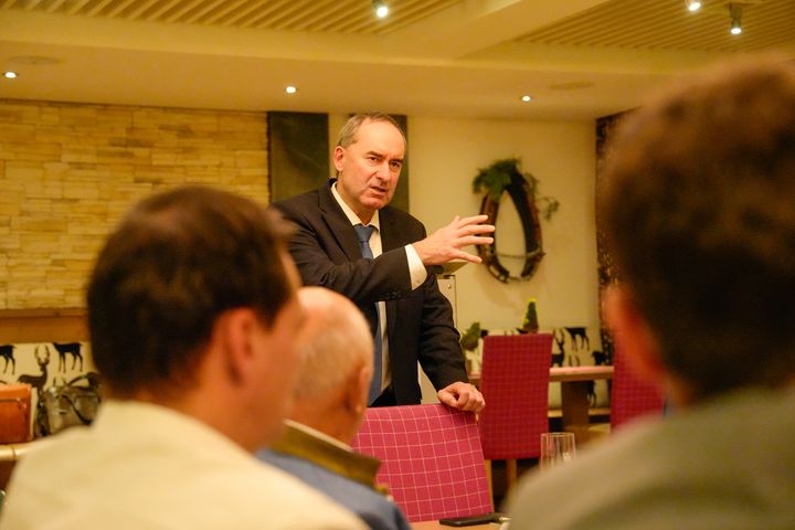 Wirtschaftsminister Hubert Aiwanger war als Hauptredner beim Grafenauer Wirtschaftsgipfel geladen. 
Foto: StMWi/ K. Huber