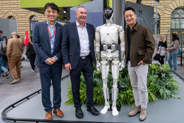 Bayerns Wirtschaftsminister Hubert Aiwanger besucht den IAA Open Space in München.