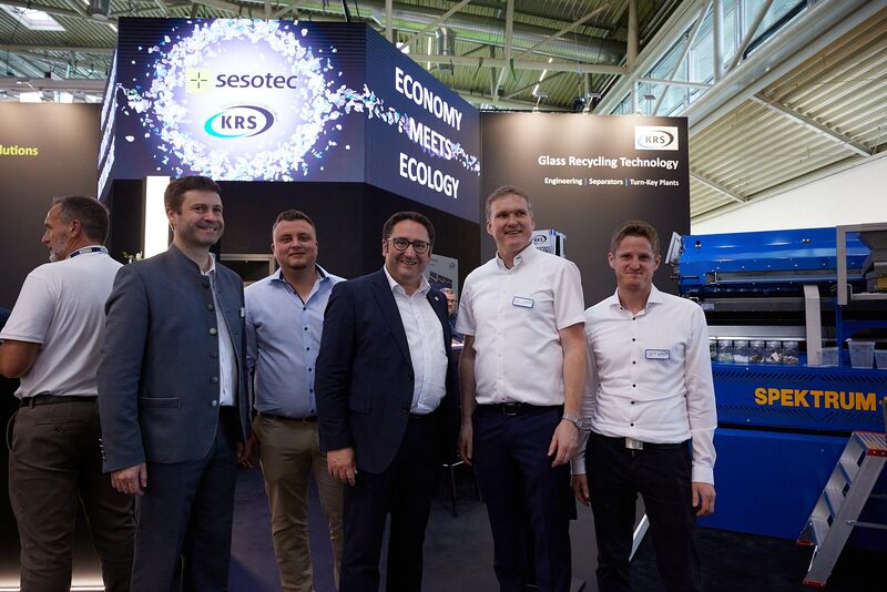 Bayerns Wirtschaftsstaatssekretär Tobias Gotthardt besucht die IFAT Munich 2024.
