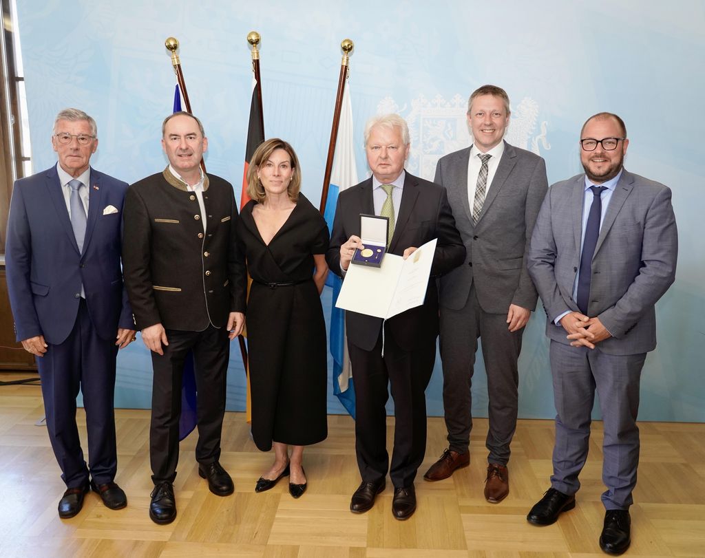 Impressionen der Aushändigung der Staatsmedaille für besondere Verdienste. 