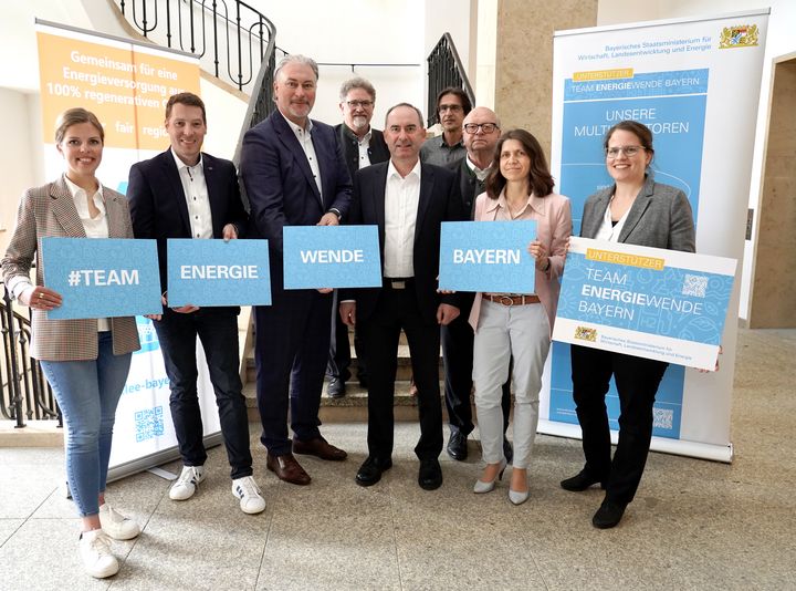 Wirtschaftsminister Hubert Aiwanger und die Vertreter des LEE Bayern beim Treffen im Bayerischen Wirtschaftsministerium. Foto: StMWi.