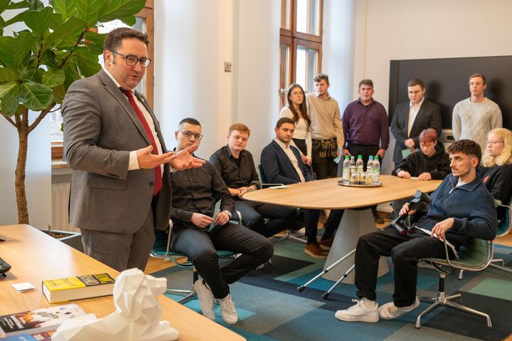 Impressionen zum Lernort Staatsregierung.