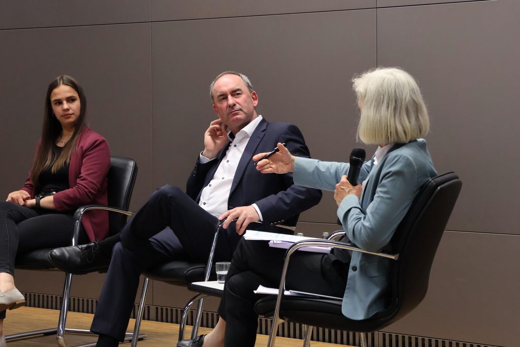 Impressionen des Akademiegesprächs am See.