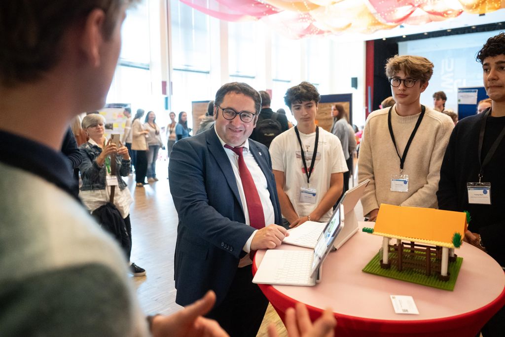 Impressionen des Jugendwirtschaftsgipfels 2025.