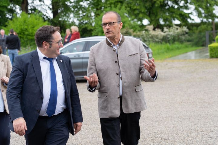 Impressionen der Übergabe des 100. Förderbescheids im Programm BioWärme Bayern.
