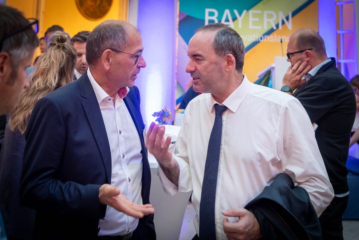 Der Bayerische Wirtschaftsminister Hubert Aiwanger und der Bayerische Verkehrsminister Christian Bernreiter laden zum Staatsempfang anlässlich der IAA MOBILITY 2023 ein.