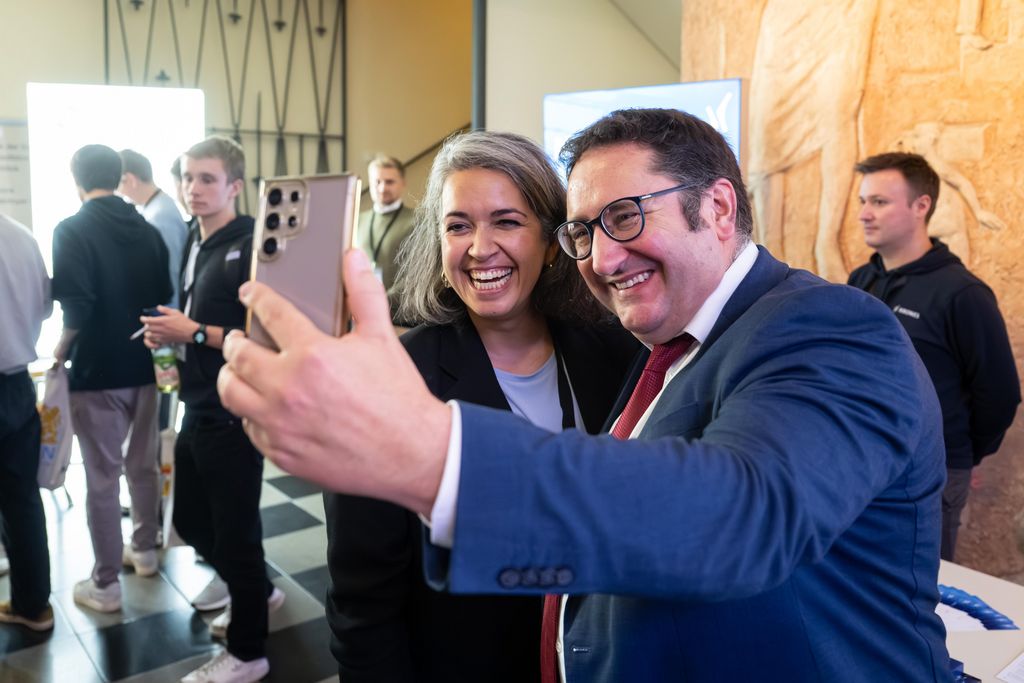 Impressionen des Jugendwirtschaftsgipfels 2025.