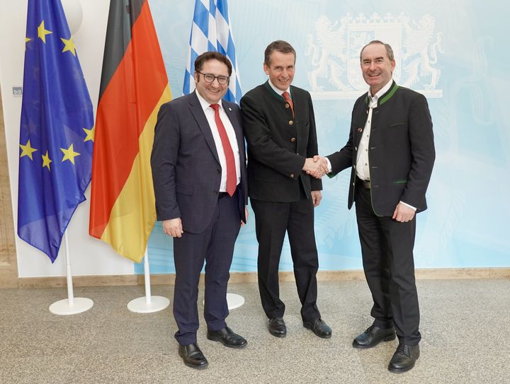 Staatssekretär Tobias Gotthardt, Rudolf Plochmann und Wirtschaftsminister Hubert Aiwanger. Quelle: StMWi.