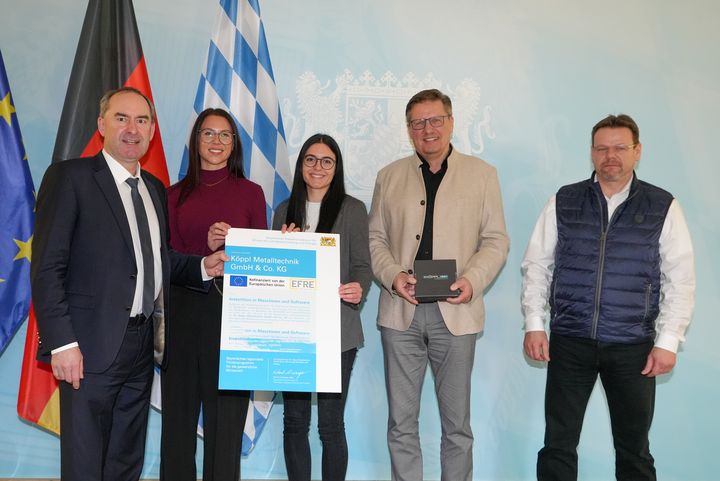 Bayerns Wirtschaftsminister Hubert Aiwanger mit der Firma Köppl Metalltechnik
Foto: StMWi