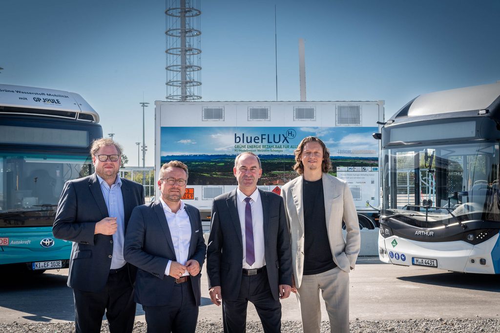 Bayerns Wirtschaftsminister Hubert Aiwanger besucht die IAA MOBILITY 2023