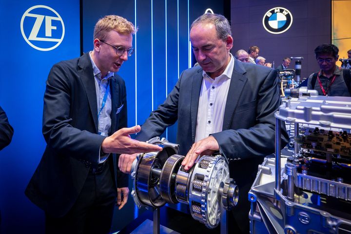 Impressionen des IAA Rundgangs mit Bayerns Wirtschaftsminister Hubert Aiwanger.