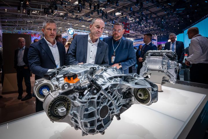 Impressionen des IAA Rundgangs mit Bayerns Wirtschaftsminister Hubert Aiwanger.