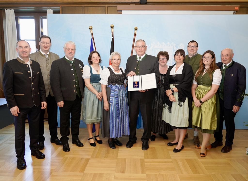 Impressionen der Aushändigung der Staatsmedaille für besondere Verdienste. 