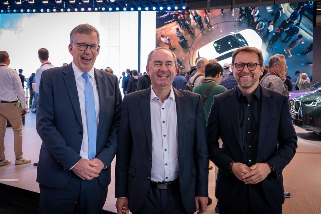 Impressionen des IAA Rundgangs mit Bayerns Wirtschaftsminister Hubert Aiwanger.