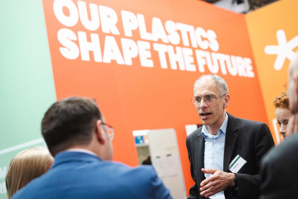 AG1_5428 Bayerns Wirtschaftsstaatssekretär Tobias Gotthardt besucht die IFAT Munich 2026.