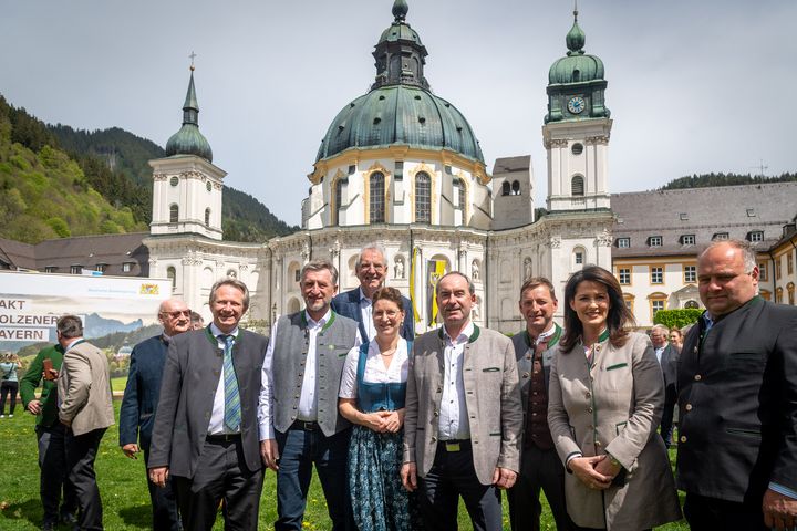 Impressionen der feierlichen Unterzeichnung des Pakts "Holzenergie Bayern". 