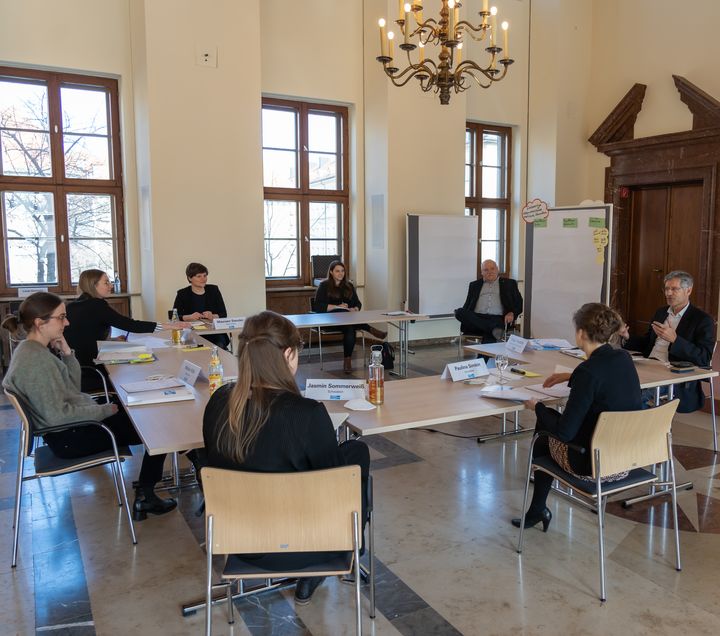 Teilnehmer der Auftaktveranstaltung Young Planners am 08.03.2021 in kleiner Runde zum Thema "Gleichwertige Lebensverhältnisse und starke Kommunen"