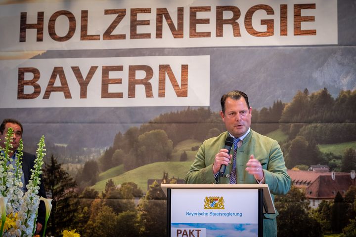 Impressionen der feierlichen Unterzeichnung des Pakts "Holzenergie Bayern". 