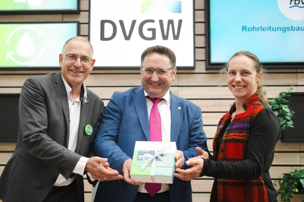 AG2_1111 Bayerns Wirtschaftsstaatssekretär Tobias Gotthardt besucht die IFAT Munich 2026.