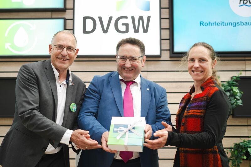 AG2_1111 Bayerns Wirtschaftsstaatssekretär Tobias Gotthardt besucht die IFAT Munich 2026.