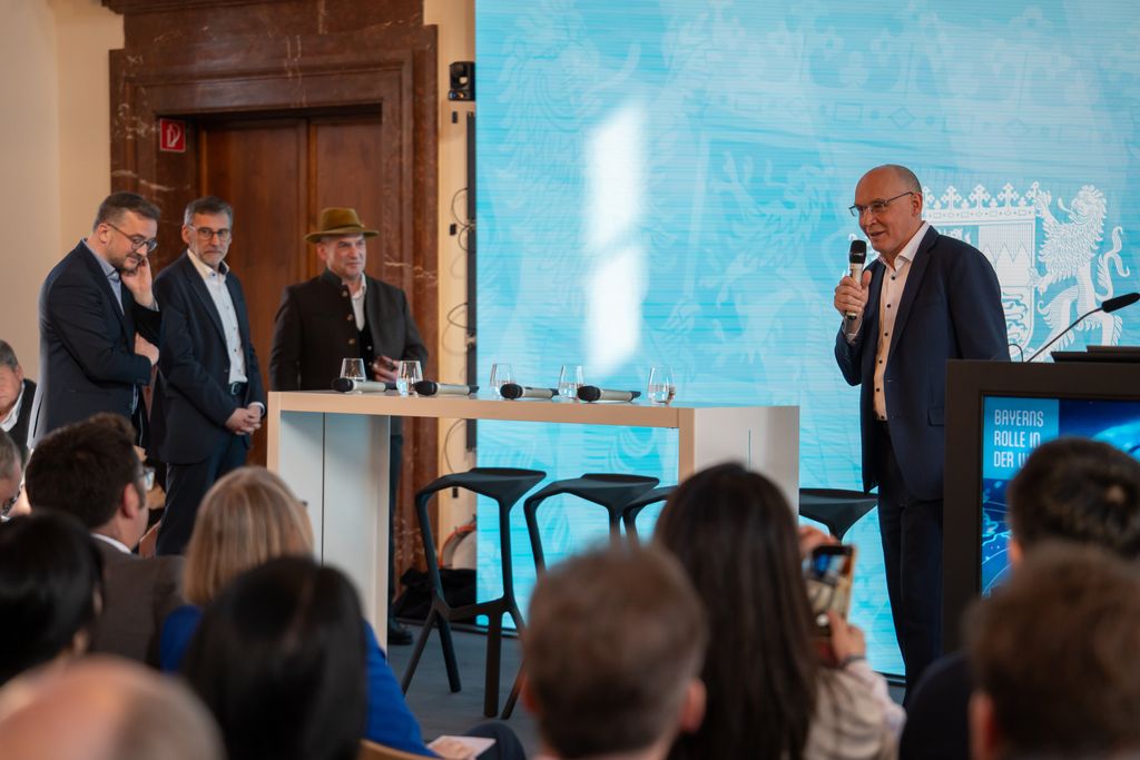 Ministerialdirektor Dr. Markus Wittmann verlässt das Bayerische Wirtschaftsministerium. Das Bild zeigt ihn bei den Feierlichkeiten anlässlich seines Abschieds. Foto: StMWi/Bastian Brummer