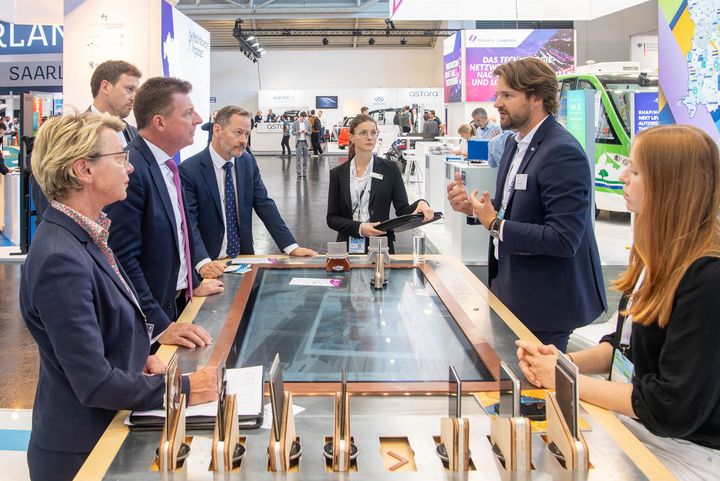 Impressionen des Messestands des Bayerischen Wirtschaftsministeriums auf der IAA Mobility 2023