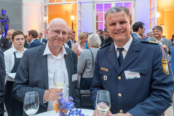 Der Bayerische Wirtschaftsminister Hubert Aiwanger und der Bayerische Verkehrsminister Christian Bernreiter laden zum Staatsempfang anlässlich der IAA MOBILITY 2023 ein.